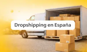 Camión de reparto con cajas apiladas, listo para el drop shipment en España.