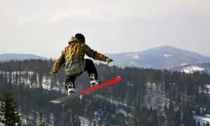 Ile kosztuje nauka jazdy na snowboardzie? Sprawdź ceny i ukryte wydatki