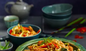 Makaron Chow Mein: Z czym jeść? Sekrety smaku i idealnej tekstury.