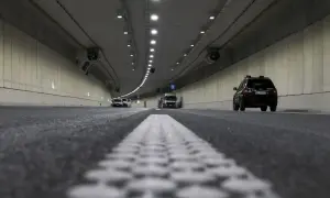 Czy kierując samochodem osobowym w tunelu 600 m muszę utrzymywać odstęp?