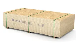 Płyty OSB Kronobuild 18 mm na palecie, zielone pasy spinające. Zastanawiasz się, ile waży płyta OSB 18 mm?