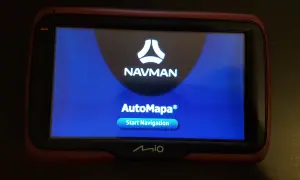 Nawigacja Mio z logo Navman i AutoMapa. Chcesz wiedzieć, jak zaktualizować nawigację Mio?