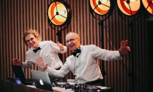 Ile kosztuje DJ na wesele? Uniknij pułapek, wybierz mądrze!