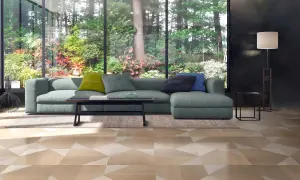 Soggiorno moderno con divano verde e pavimenti innovativi per interni con motivo geometrico in legno.