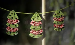 Choinka DIY z dziećmi: Proste pomysły na wspólne święta