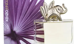 Perfumy Kenzo Jungle EDP w szklanym flakonie ze złotym słoniem i liściem palmowym na opakowaniu.