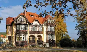 Świeradów-Zdrój dla seniora: Sanatorium NFZ czy prywatnie? Poradnik