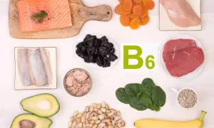 Fonti di vitamina B6: salmone, pollo, manzo, spinaci, avocado, banane, prugne, albicocche, aringhe, tonno, pistacchi e semi di girasole.