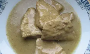 Kawałki wieprzowiny w sosie. Idealne do duszenia, by uzyskać delikatne mięso.