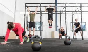 Czy crossfit jest zdrowy? Poznaj ryzyka i korzyści tego treningu