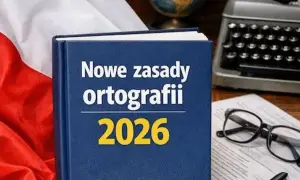 Książka "Nowe zasady ortografii 2026" na tle polskiej flagi, obok okularów i maszyny do pisania.