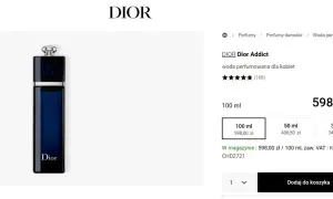 Elegancka, ciemnoniebieska butelka Dior Addict perfumy, woda perfumowana dla kobiet, prezentowana na białym tle.