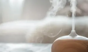 Czy do nawilżacza powietrza można wlać olejek bez ryzyka uszkodzenia?
