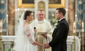 Ślub kościelny: Ile trwa msza, a ile bez? Sprawdź czas ceremonii