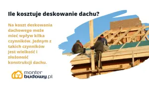 Pracownicy wykonują deskowanie dachu, układając drewniane deski na konstrukcji.