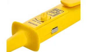 Żółty detektor napięcia z oznaczeniami "DETECTOR", "min max", "max 500V", "max 60V", "R < 1 MOhm". Idealny do pracy z fazer 777.
