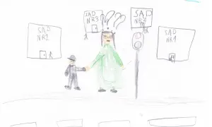 Zdezorientowana kobieta z dzieckiem przed budynkami sądów nr 1, 2, 3 i 4. Gdzie złożyć wniosek o alimenty?