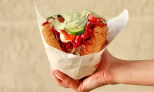 Ile waży burger? Sieciówki, rzemieślnicze, domowe i ich kalorie