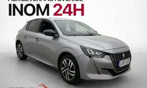 En silverfärgad begagnad Peugeot 208 står redo för hemleverans inom 24 timmar i Sverige.