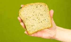 Ile kcal ma chleb razowy? Sprawdź wartości i wybierz zdrowo!