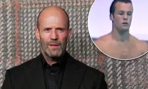 Jason Statham czy żyje? Aktor w garniturze obok swojego młodszego, nagiego wizerunku.