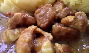 Twój sos wieprzowy: Sekrety miękkości i smaku bez grudek