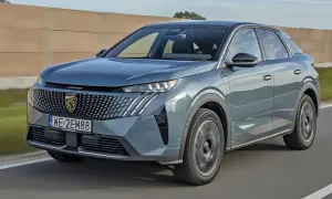 Nowy Peugeot 3008 na drodze. Sprawdź atrakcyjną peugeot 3008 cena i wyposażenie.