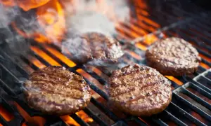Jak przygotować mięso na burgera? Soczystość i perfekcyjna tekstura