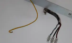 Jak podłączyć plafon LED - bezpieczne i proste kroki instalacji