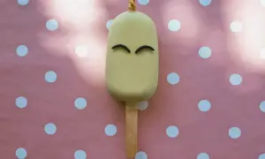 Ciasteczka na patyku jak lody – proste przepisy i dekoracje, które zachwycą