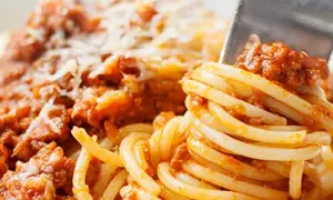 Idealny sos do spaghetti: prosty przepis, który zachwyci smakiem