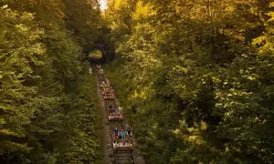 Wybierz się na weekend na Podkarpaciu i odkryj malowniczą trasę rowerową w lesie, gdzie jechać na weekend na Podkarpaciu to czysta przyjemność.