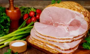 Ile kalorii ma szynka? Wybierz najlepszą na diecie!