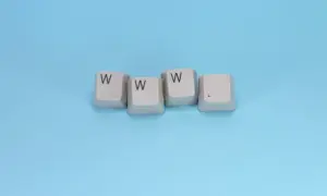 Przejmowanie wygasających domen .pl: Jak zdobyć cyfrowy skarb?