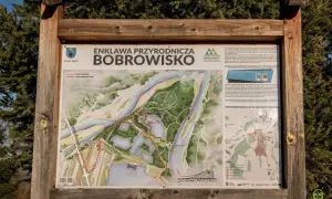 Mapa Enklawy Przyrodniczej Bobrowisko koło Starego Sącza. Pokazuje szlaki rowerowe, rzeki Dunajec i Poprad oraz punkty widokowe.