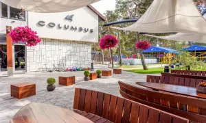 Columbus Resort oferuje mnóstwo atrakcji dla dzieci: place zabaw, baseny i mnóstwo miejsca do biegania.