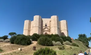Castel del Monte, un gioiello pugliese. Cosa vedere: la sua architettura unica e il panorama mozzafiato.