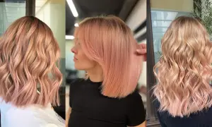Trzy kobiety prezentują modne fryzury z subtelnymi odcieniami różowych włosów, od delikatnego różu po bardziej intensywne tony.