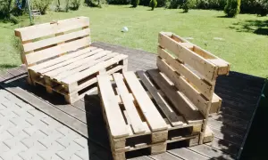 Krzesła z palet: Stwórz wymarzone meble DIY. Poradnik krok po kroku