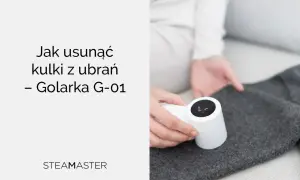 Dłonie trzymają białą golarkę do ubrań, która usuwa kulki z szarego swetra.