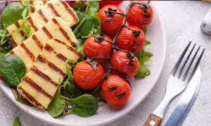 Wegetariański grill: Jak zaskoczyć smakiem? Warzywa, sery, tofu