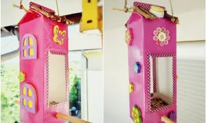 Ein süßes haus aus milchkarton basteln: bunte Blumen, Schmetterlinge und Knöpfe zieren dieses DIY-Vogelhaus.
