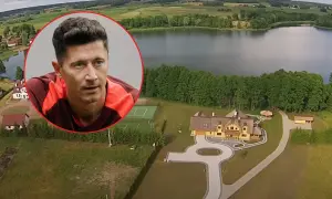 Piękny dom Lewandowskiego nad jeziorem, z kortem tenisowym i otaczającą zielenią.