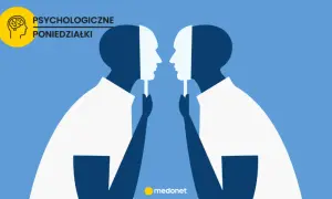 Dwie postacie trzymają maski, jedna z nich może być odrzuconym socjopatą, ukrywającym swoje prawdziwe oblicze.