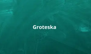 Biały napis "Groteska" na tle zielonej tablicy. Wygląda jak zapowiedź czegoś niepokojącego, ale i intrygującego.