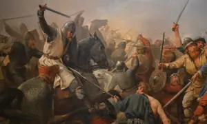 Intens strid vid slaget vid Stamford Bridge. Riddare i ringbrynjor och hjälmar kämpar med svärd och sköldar. En ryttare på en häst är i centrum.