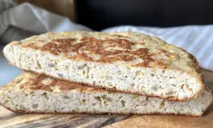 Keto chleb z pestkami słonecznika i siemienia lnianego. Idealny przepis na chleb keto, który zachwyci smakiem i konsystencją.