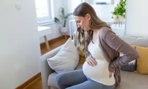 Pierwsze oznaki porodu – jak je rozpoznać i kiedy jechać do szpitala?