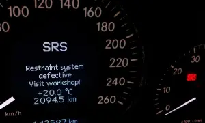 SRS w Mercedes-Benz: jak działa, diagnoza i najczęstsze problemy