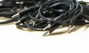 Jaki kabel do gitary elektrycznej wybrać, aby uniknąć zakłóceń?